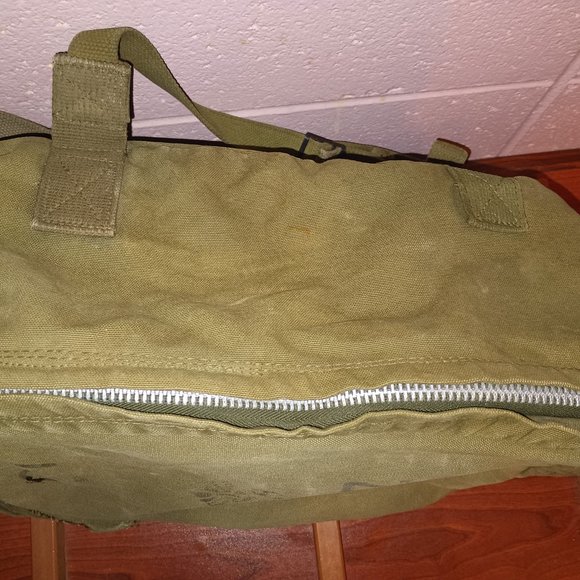 1. Vintage Military Canvas Medical Jumpable Backpack. - Picture 9 of 15